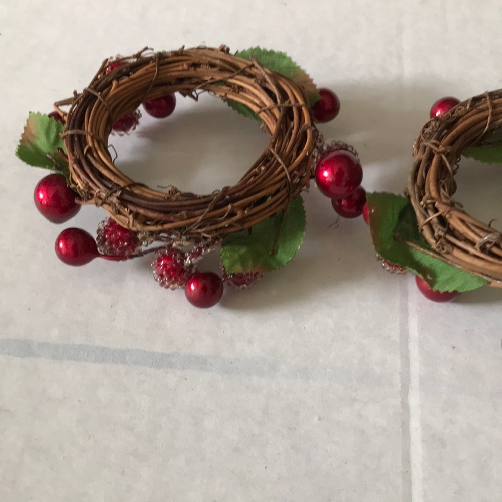 Festive Red Berry Rings - Picture 10 of 11
